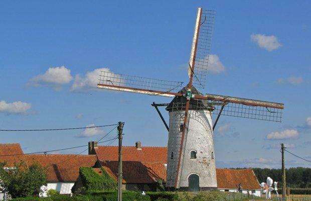 Hillewaere Foundation steunt de restauratie van de ‘Molen van Hoeke’ te Damme