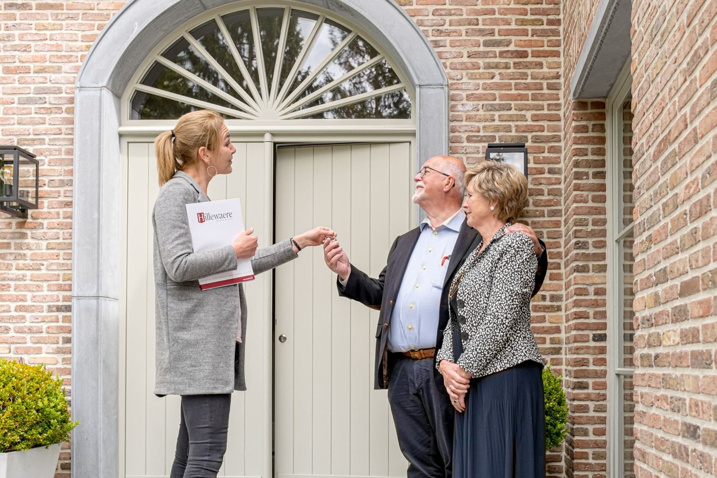 PERSBERICHT: Liefst 4 op de 10 vijftigplussers willen nog vóór pensioen verhuizen naar kleinere woning op maat van oude dag