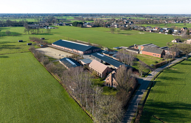 BINNENKIJKEN: Hypermodern, luxueus hippisch complex in Achterbroek (Kalmthout)