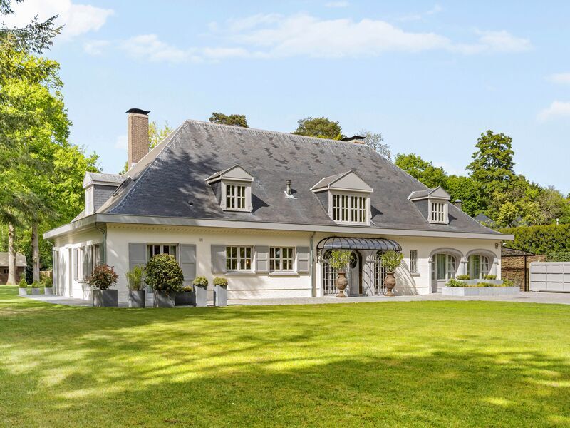 Miljoenenhuizen met Tess Goossens: Exclusieve, top notch villa in villawijk Vriesdonk in Brasschaat