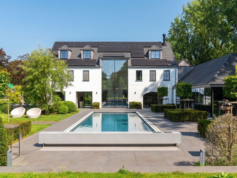 Miljoenenhuizen met Tess Goossens: Moderne villa in exclusieve wijk 7 Fonteinen in Eigenbrakel