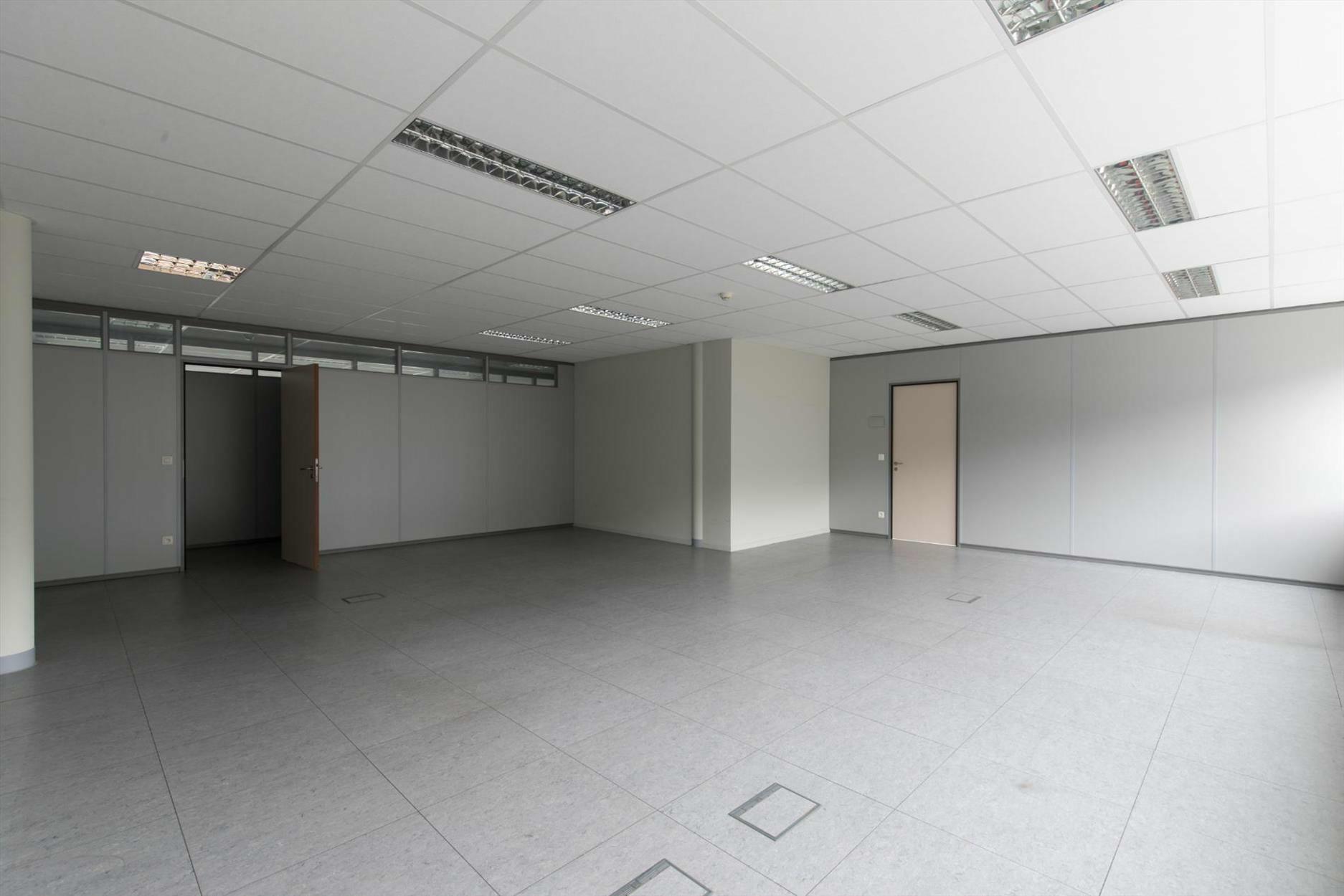 TE HUUR: kantoor van 800 m²