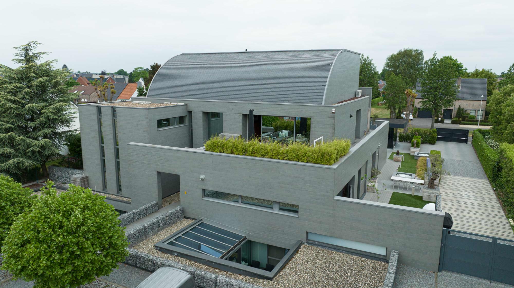 Prachtig villa appartement van ca. 420 m² met 3 slaapkamers te Lommel