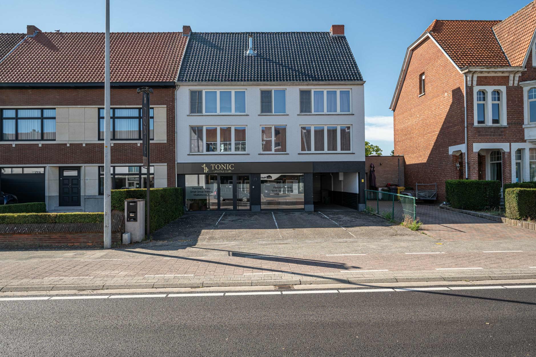 Handelsruimte/servicekantoor te Oud-Turnhout ca 200m²