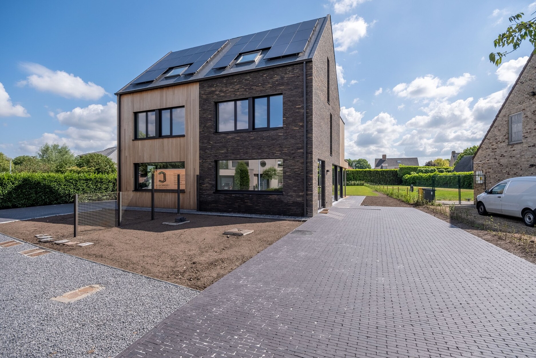 Half-open bebouwing in Hoogstraten op een perceel van ca. 592 m²