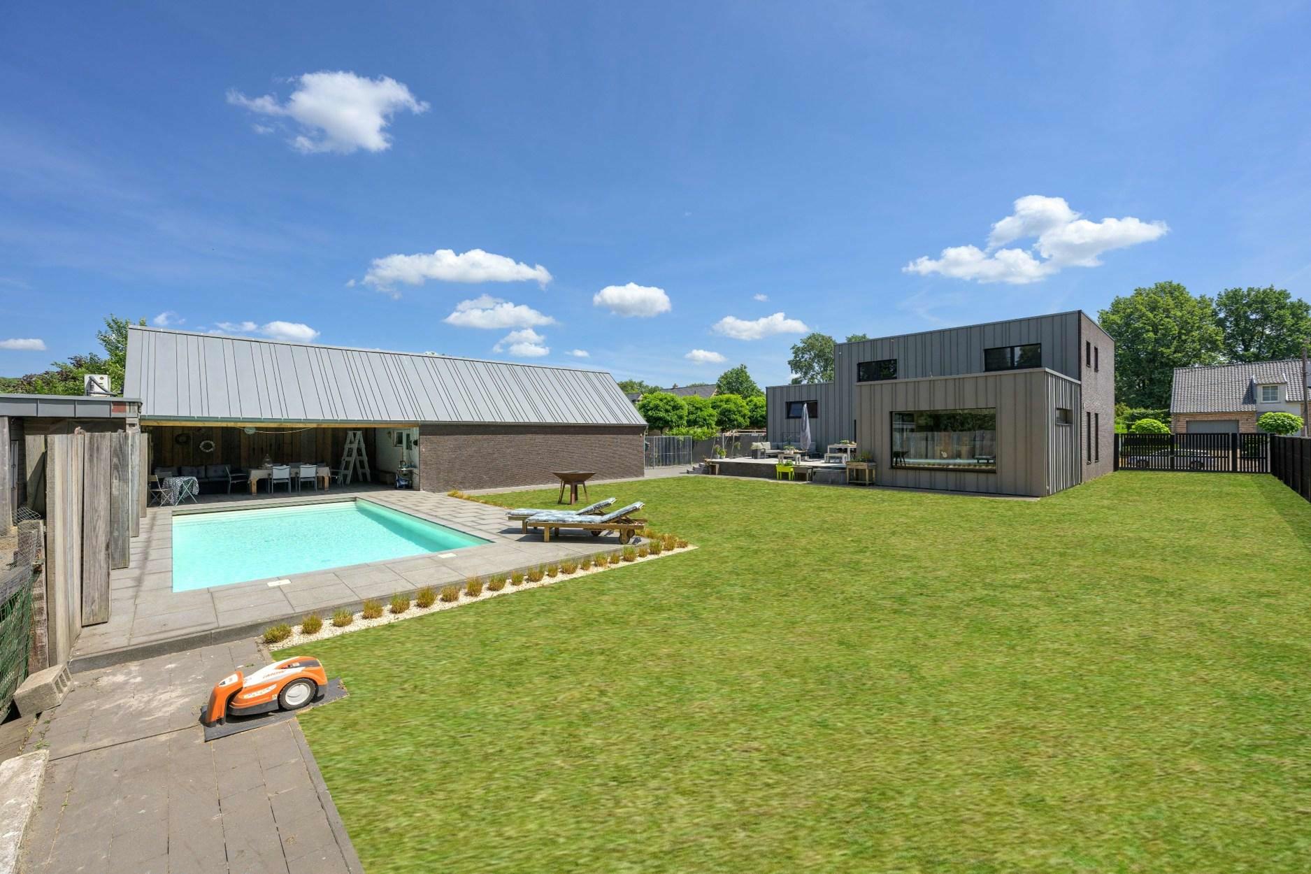 Moderne woning met zwembad op een perceel van 1337 m² te Leopoldsburg