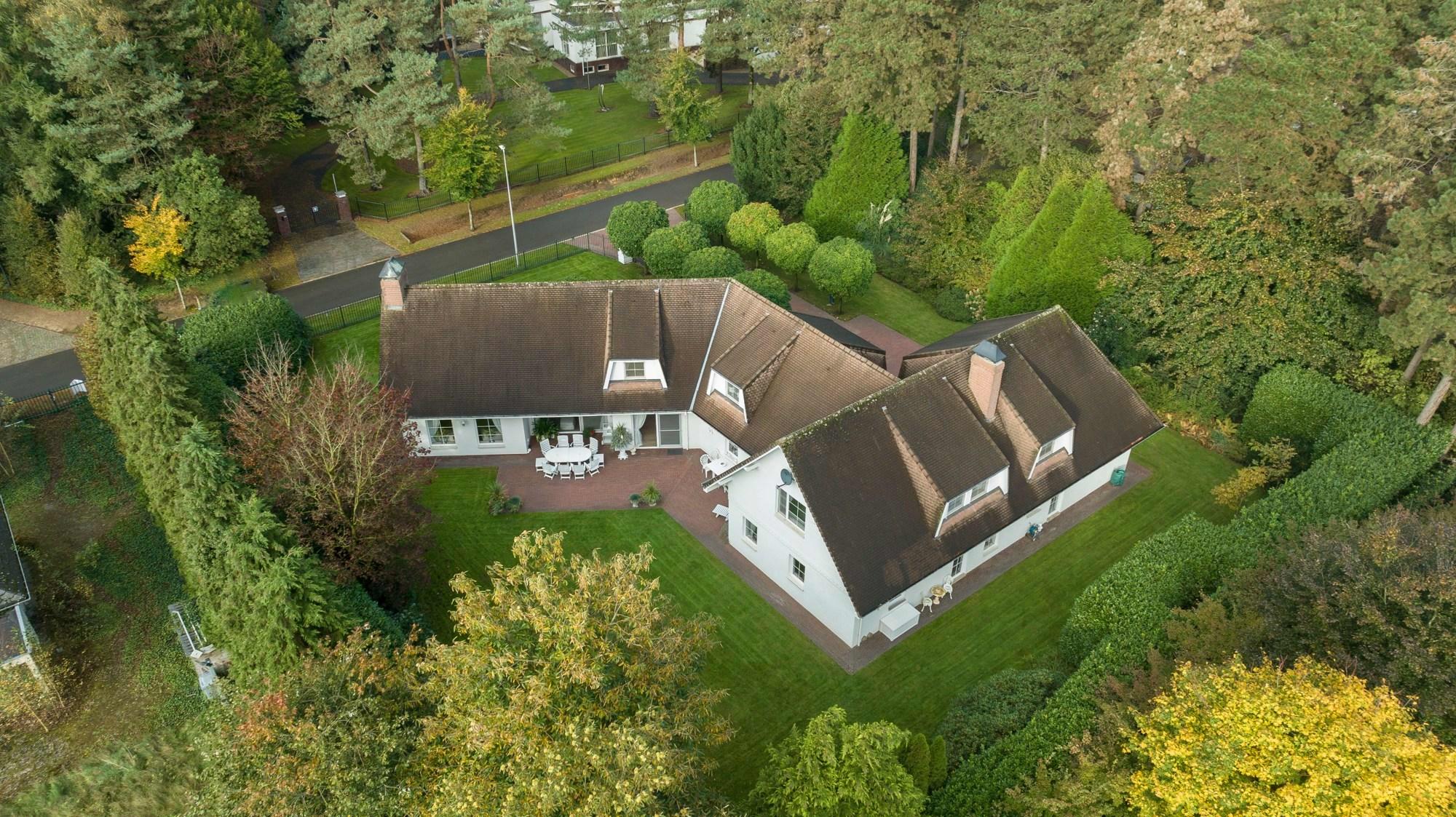 Prachtige villa met 6 slpks op perceel van 2.251 m² gelegen in mooie villawijk te Pelt (Grote Heide)