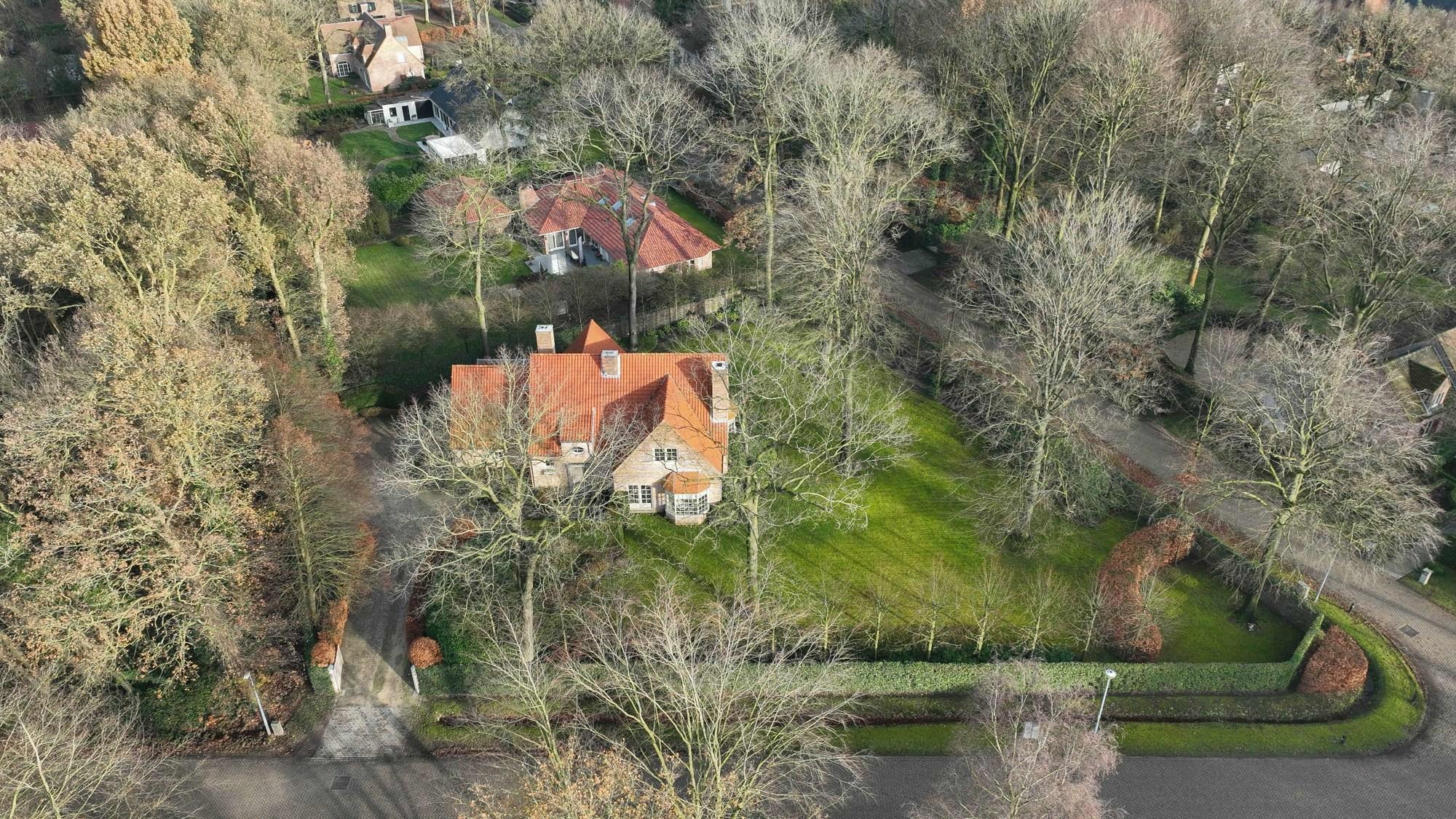 Tijdloze villa met 4 slaapkamers, 2 badkamers en dubbele garage op 2.576 m² te Oud-Turnhout