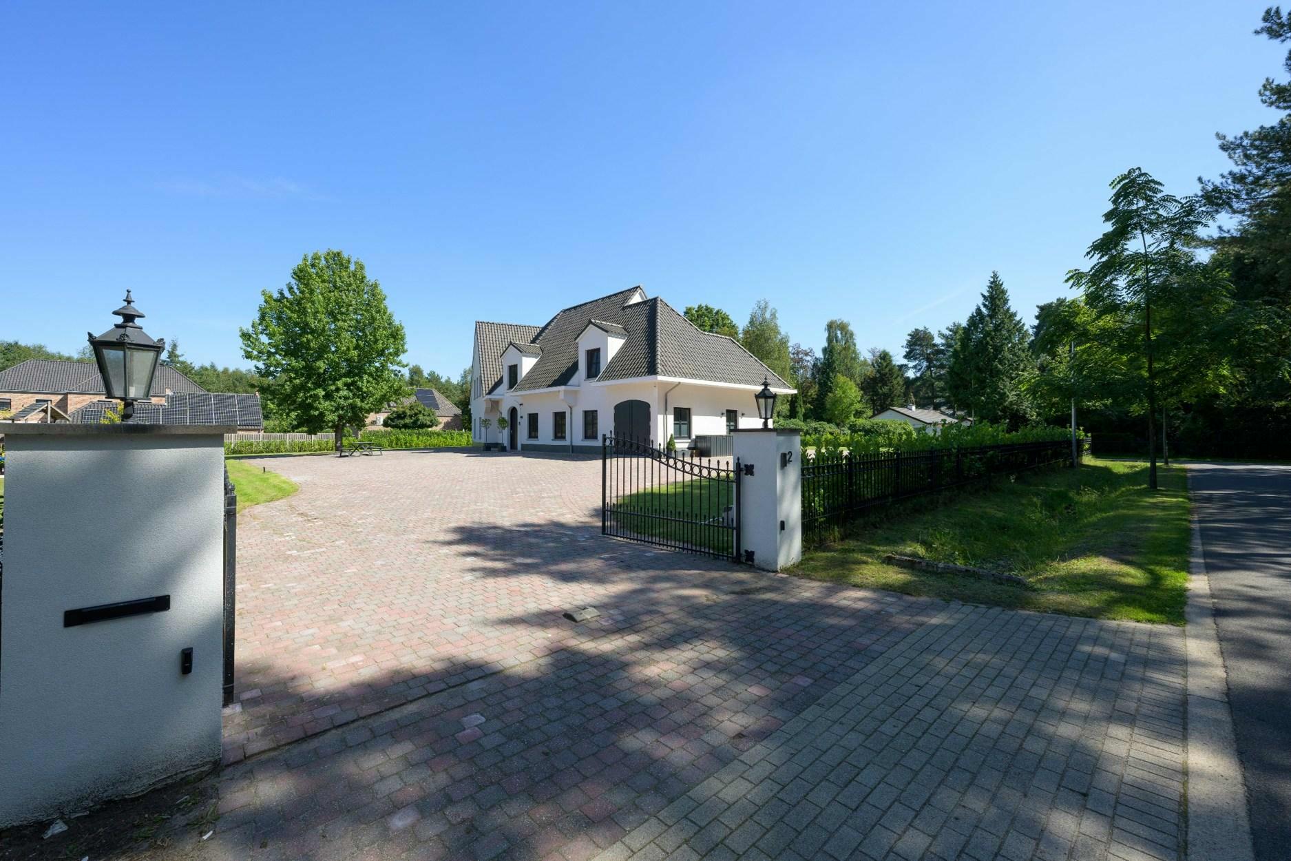 Topklasse villa met 4 slpks op perceel van 2.300 m² gelegen in residentiële wijk 'Grote Heide' te Pelt 