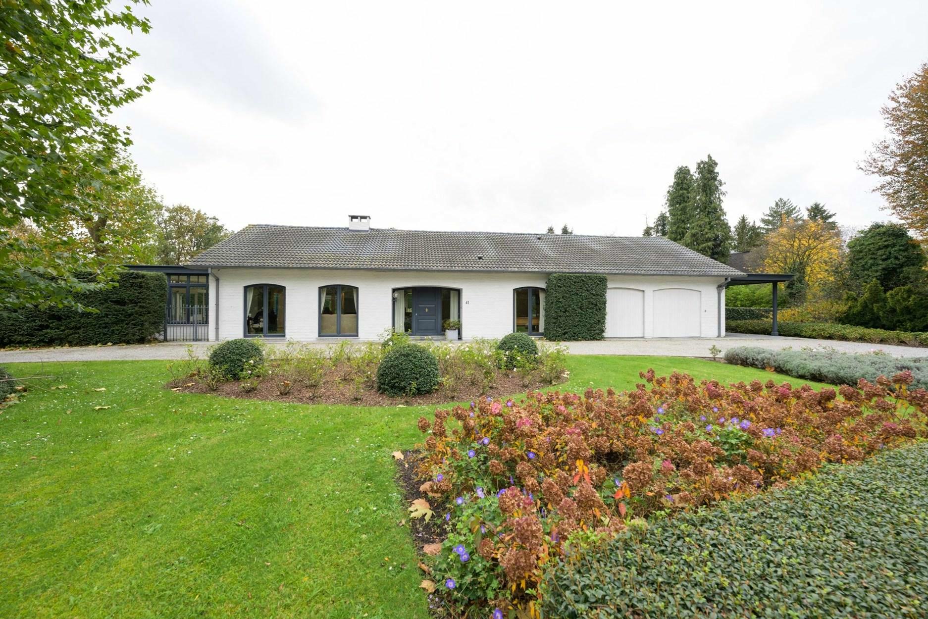 Residentieel in het groen gelegen klassieke villa op een terrein van 2175m2 te Heusden-Zolder.