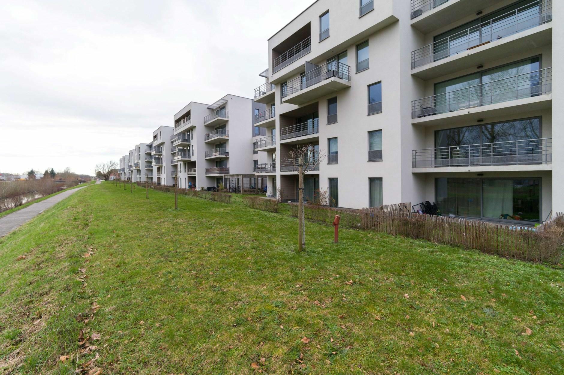 Recent 2slpk appartement (86m²) met terras, te Bergen!