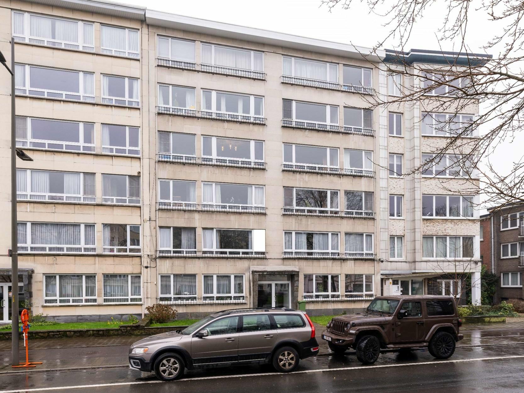 Te renoveren 3-slaapkamer appartement op een centrale locatie in Wilrijk