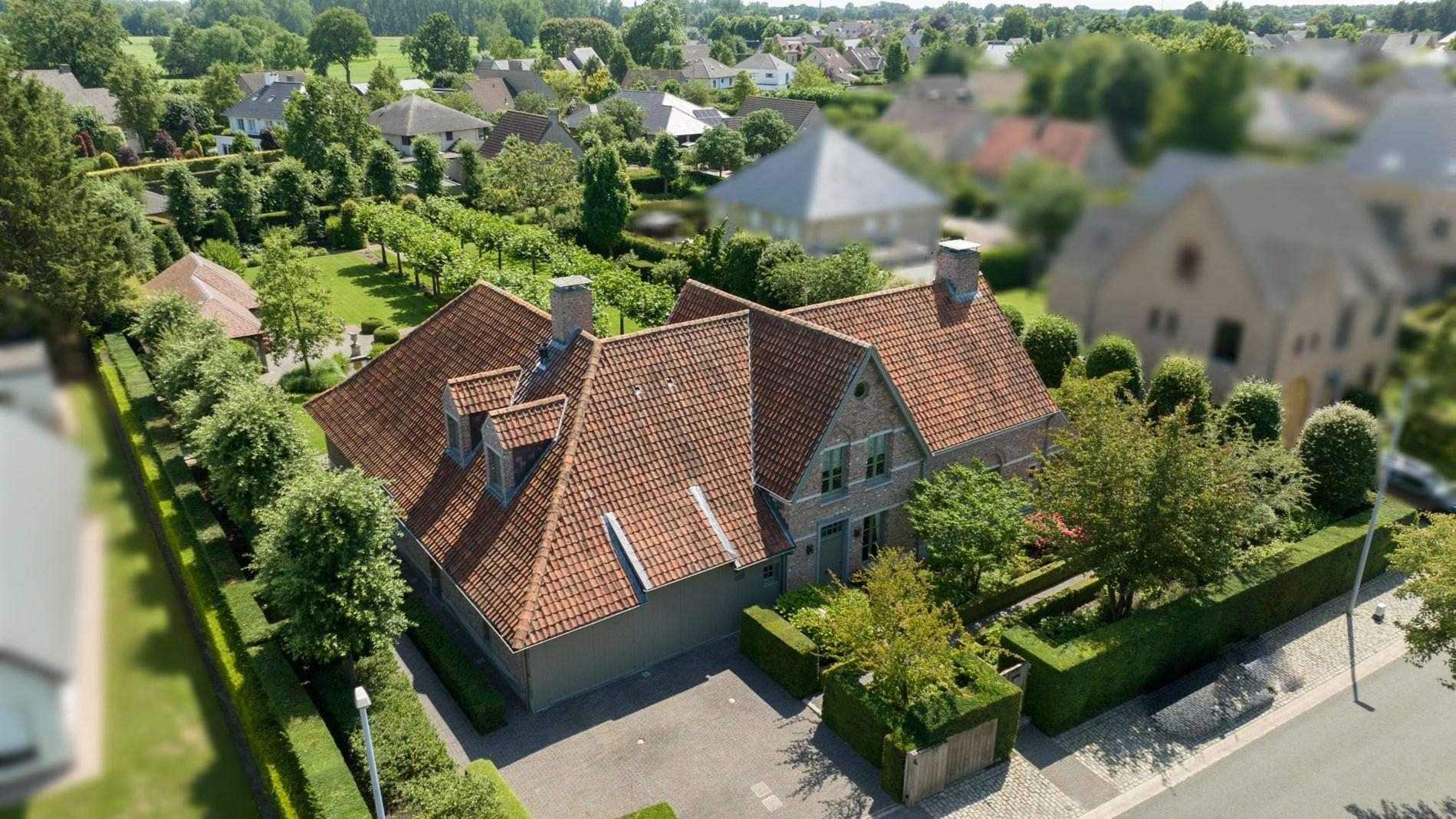 Exclusieve villa op een TOP locatie te Hoogstraten op een perceel van ca. 2.035 m²