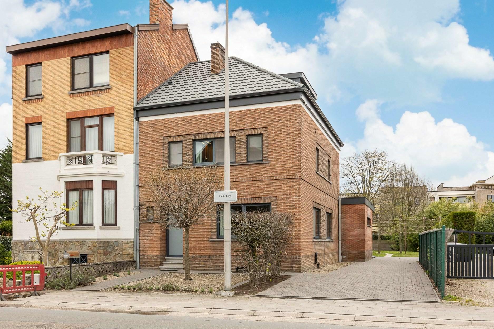 Karaktervolle stads-gezinswoning met 5 slaapkamers op toplocatie nabij Hasselt centrum op een perceel van 586m2.