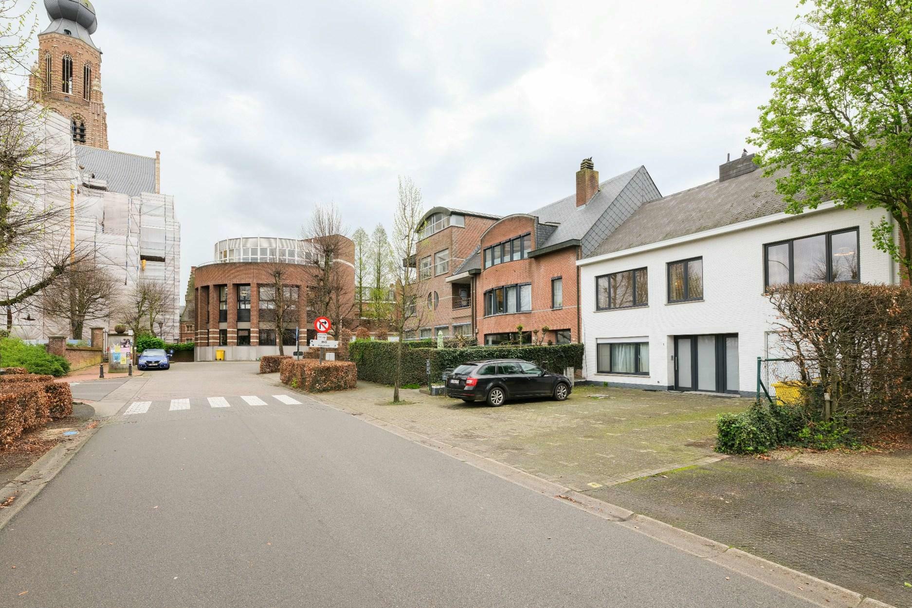 Duplex-appartement van ca. 150 m² te centrum Hoogstraten.