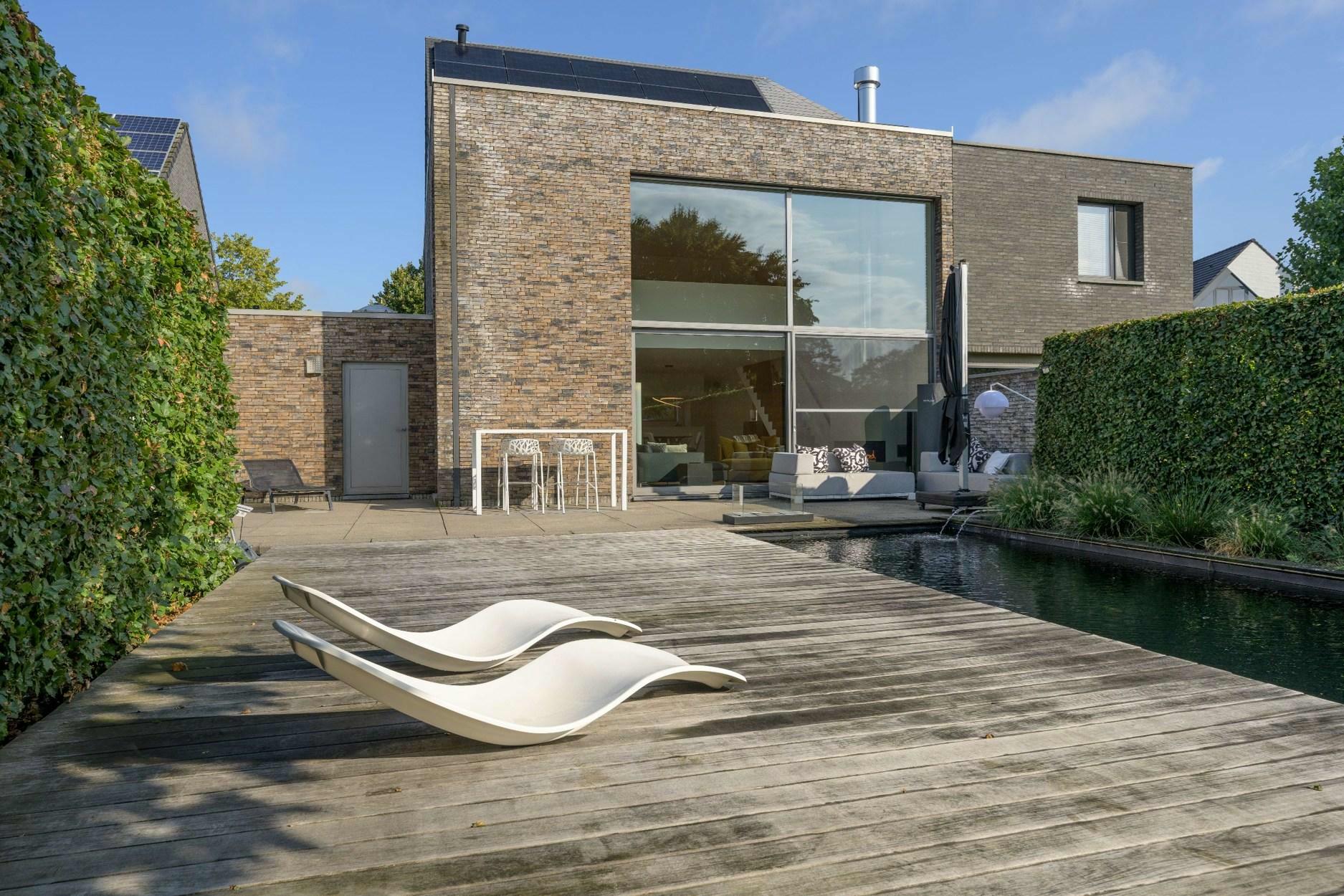 Prachtige moderne woning nabij het centrum te Turnhout met zwemvijver