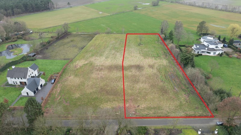 Bouwperceel met achterliggend agrarisch gebied te Pelt
