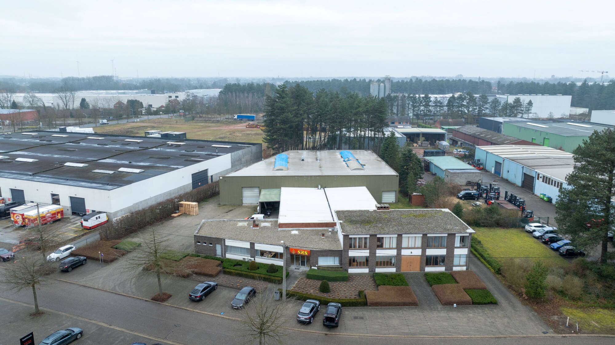 TE KOOP: Multifunctioneel KMO gebouw