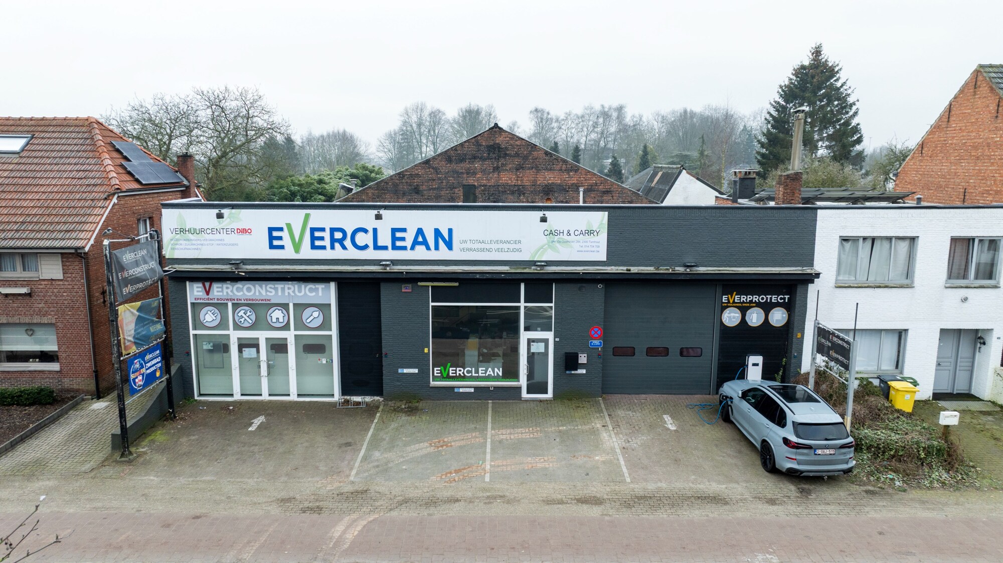 TE KOOP: Magazijn/loods met ingebouwde kantoren