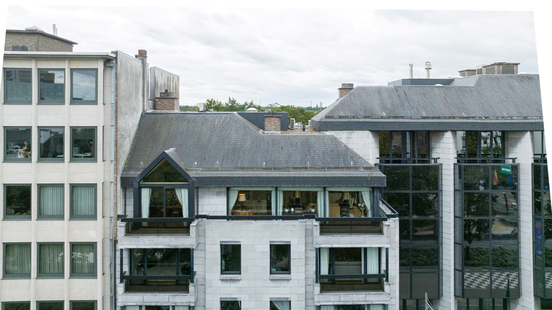 Ideaal gelegen luxe penthouse van 253m2 met ruim terras te Hasselt centrum.