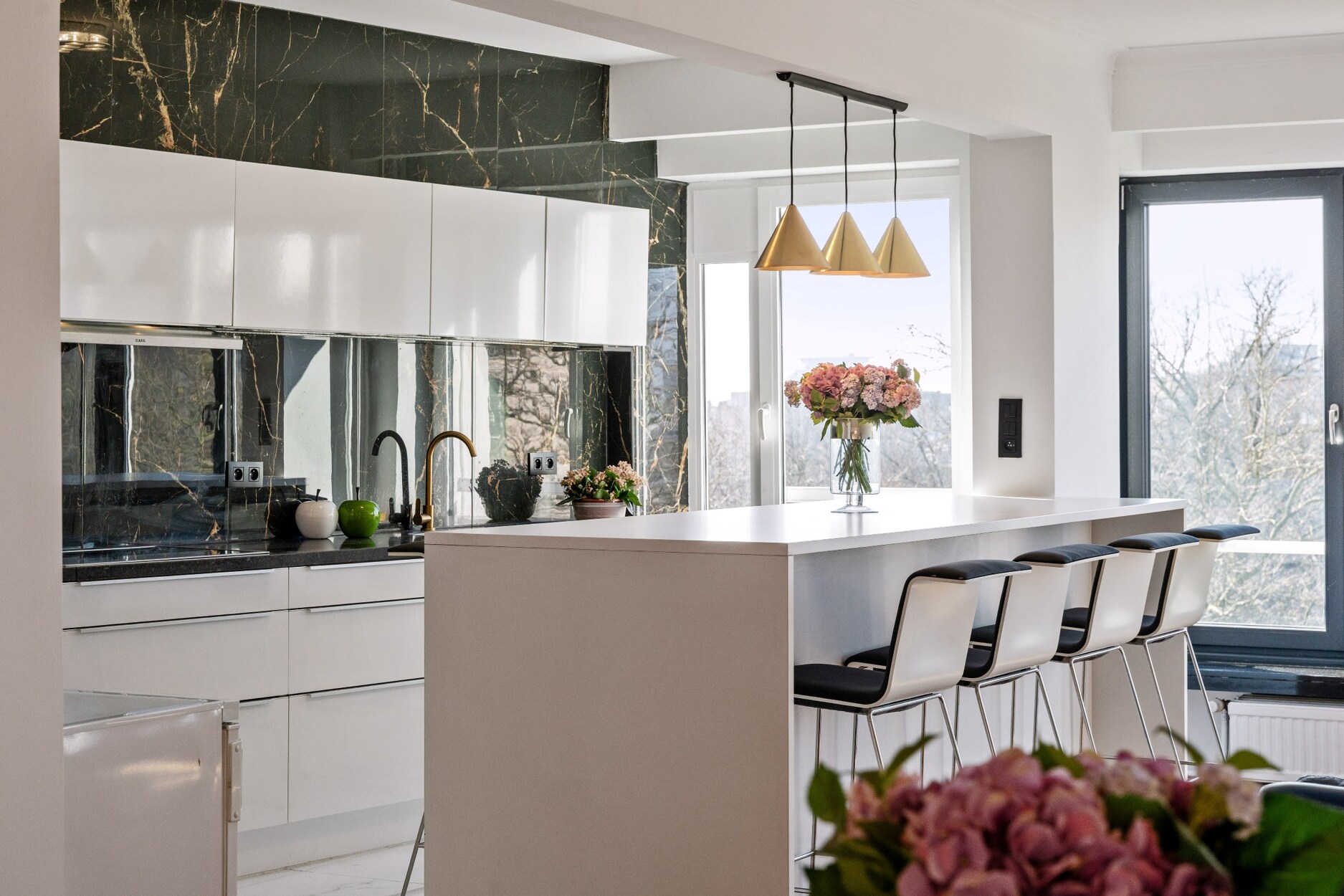 Gerenoveerd Appartement met Prachtig Uitzicht op het Harmoniepark
