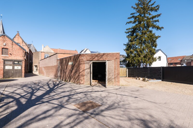 Commerciële winkel te Bree