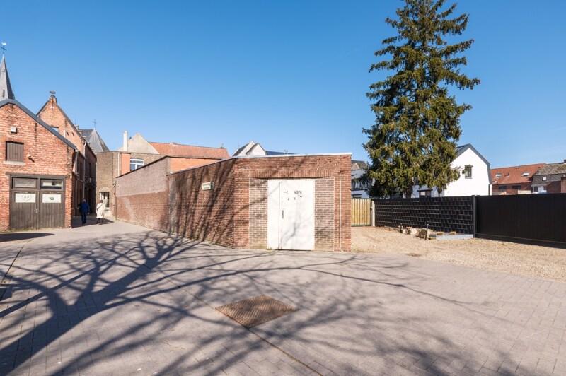 Commerciële winkel te Bree