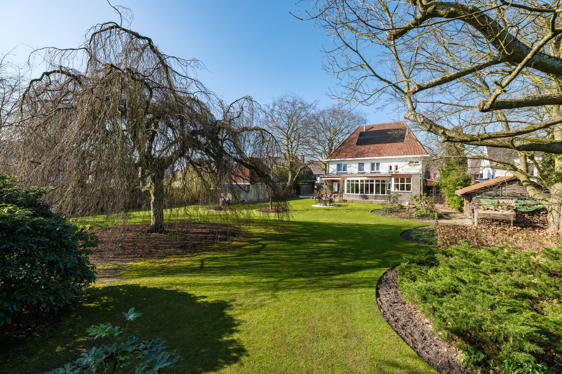 Prachtig gerenoveerd herenhuis met 5 slpks op perceel van 3.109 m² in het centrum van Pelt.