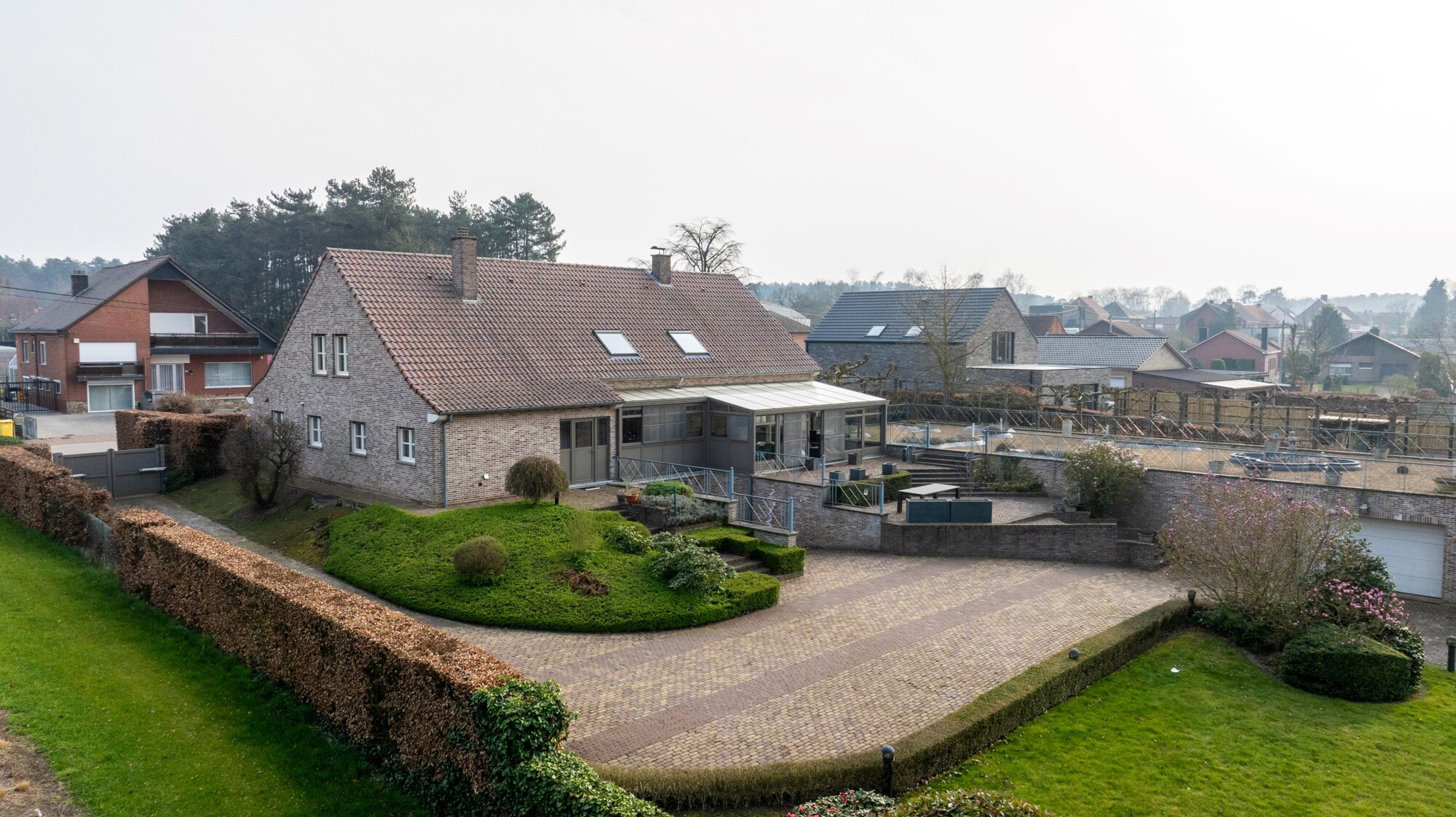 Ruime gezinswoning met magazijn (270m²) op toplocatie