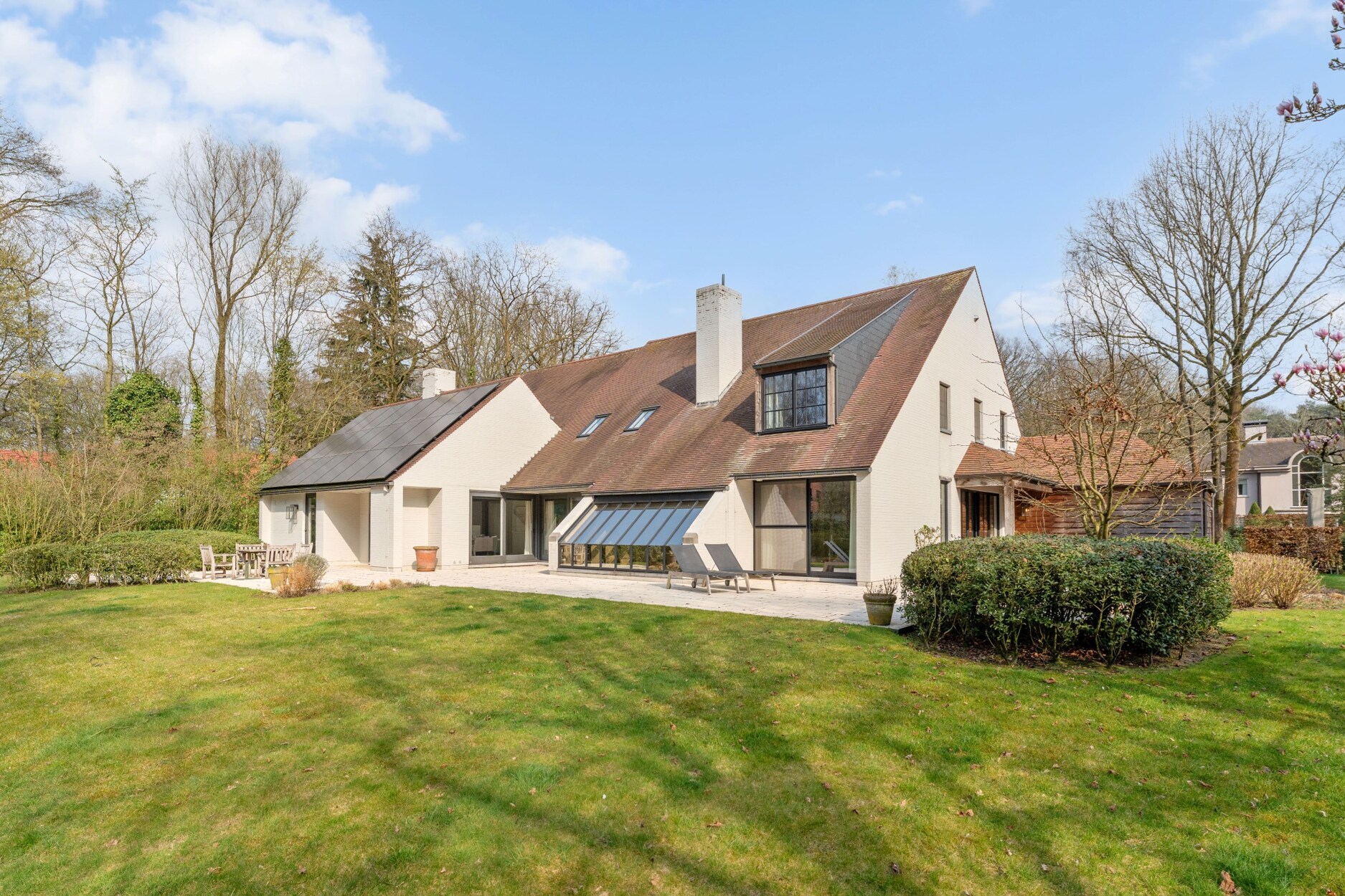 Hedendaags gerenoveerde villa in villawijk aan de rand van Turnhout/Merksplas