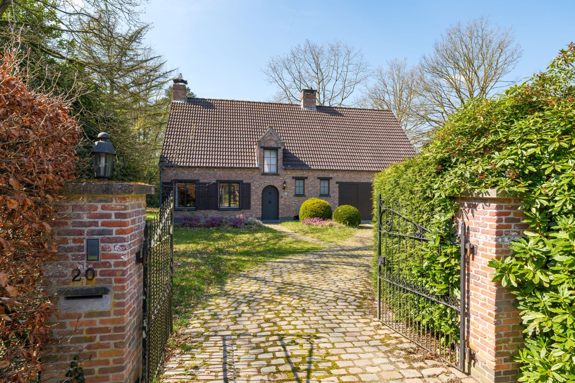 Rustig gelegen woning op een groen perceel van 28 are 