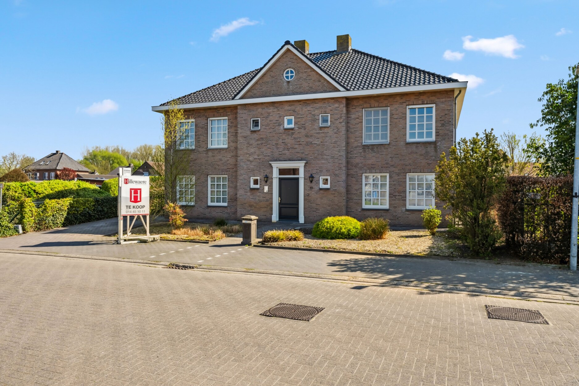 Zeer ruime gezinswoning met 6 slaapkamers en buitenzwembad op 2.176 m² te Arendonk