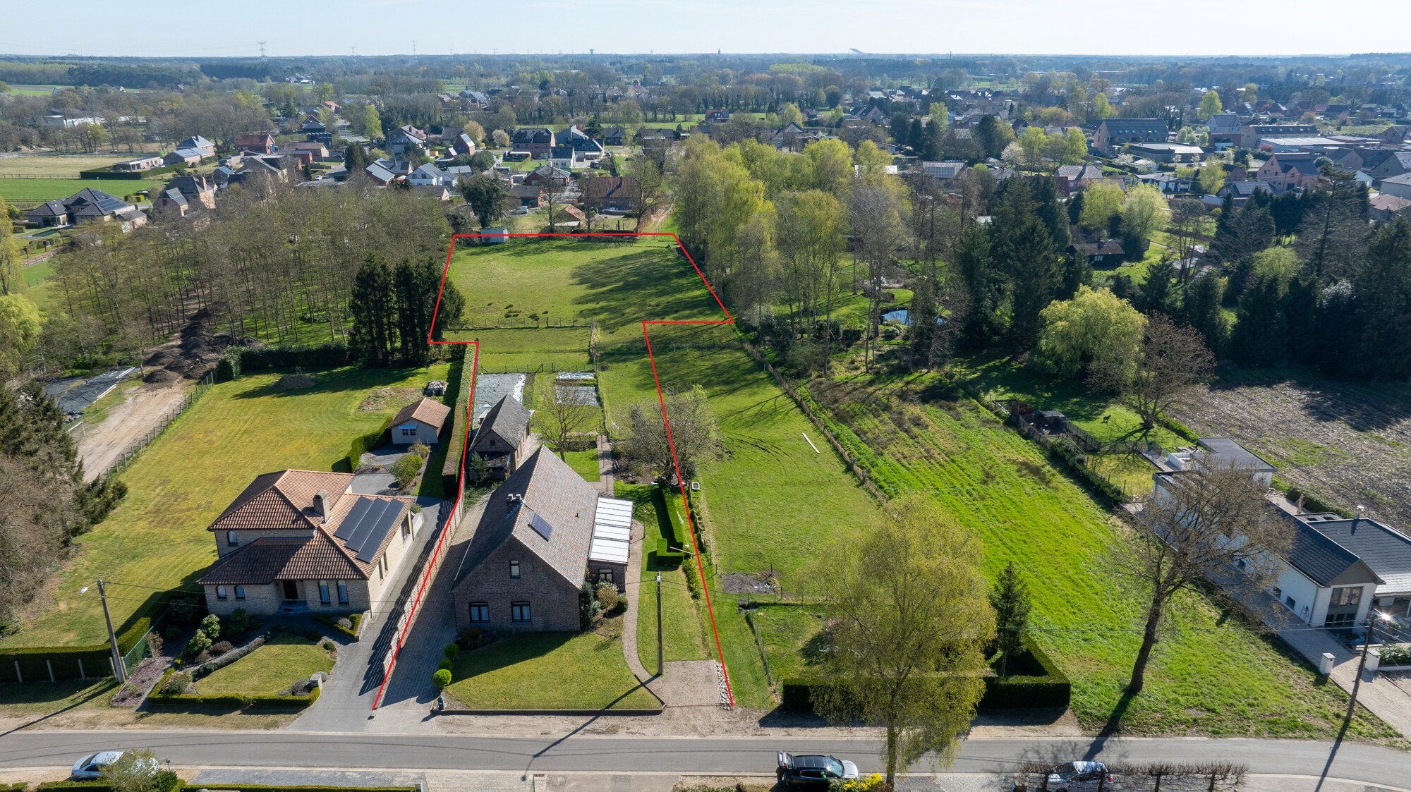 Ideale, ruime gezinswoning gelegen op een perceel van ca. 60 are