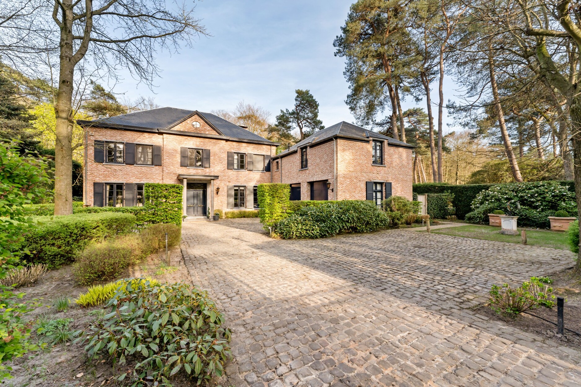 Luxueuze villa met gastenverblijf en zwembad op 2.464m² 