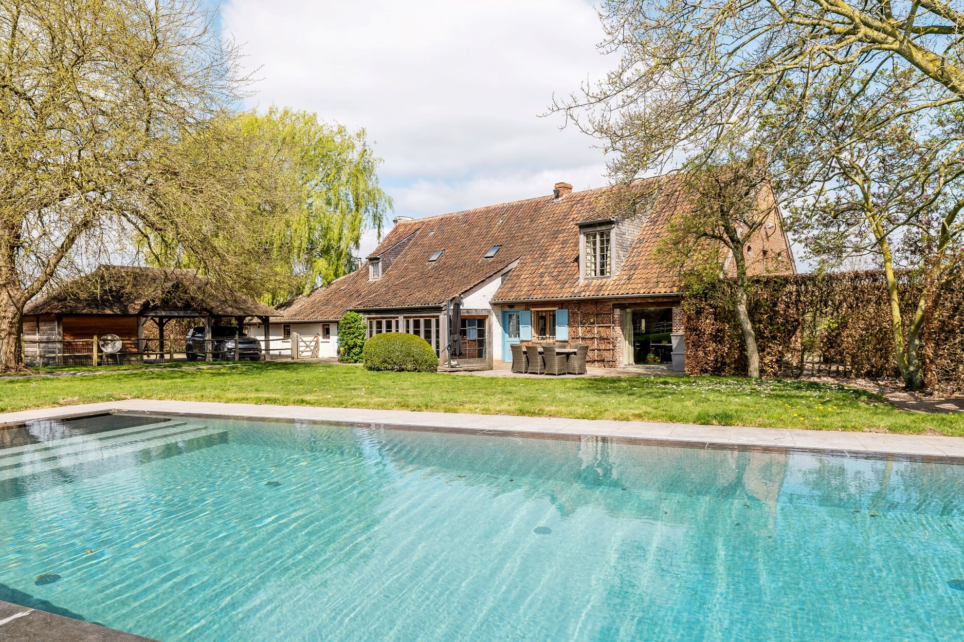 Landelijk wonen in alle luxe en rust – karaktervolle hoeve op 2,7 ha grond