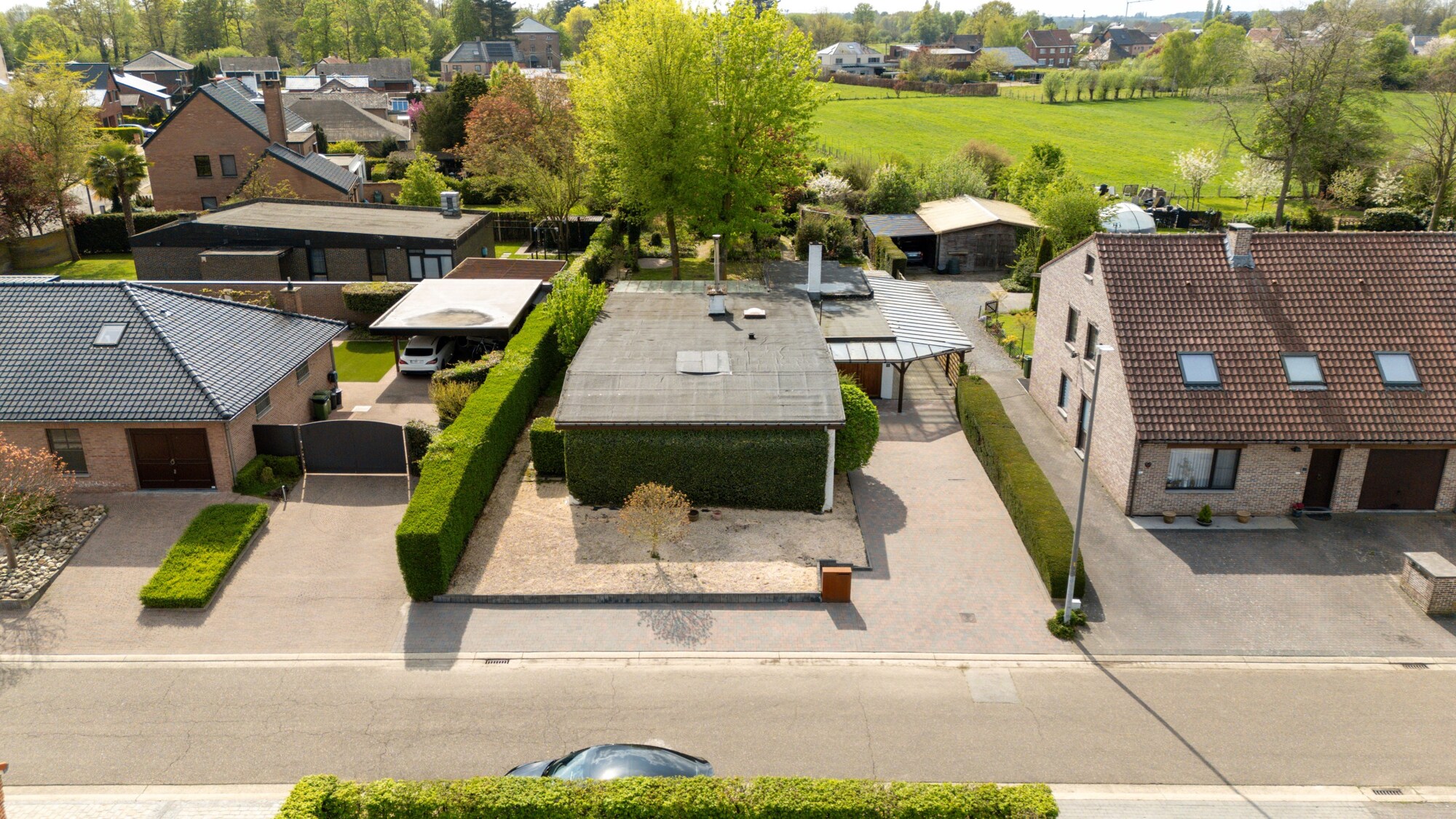Rustig en goed gelegen te renoveren laagbouwvilla van 201m² op een prachtig perceel van 1436 m² te Hasselt (Sint-Lambrechts-Herk)