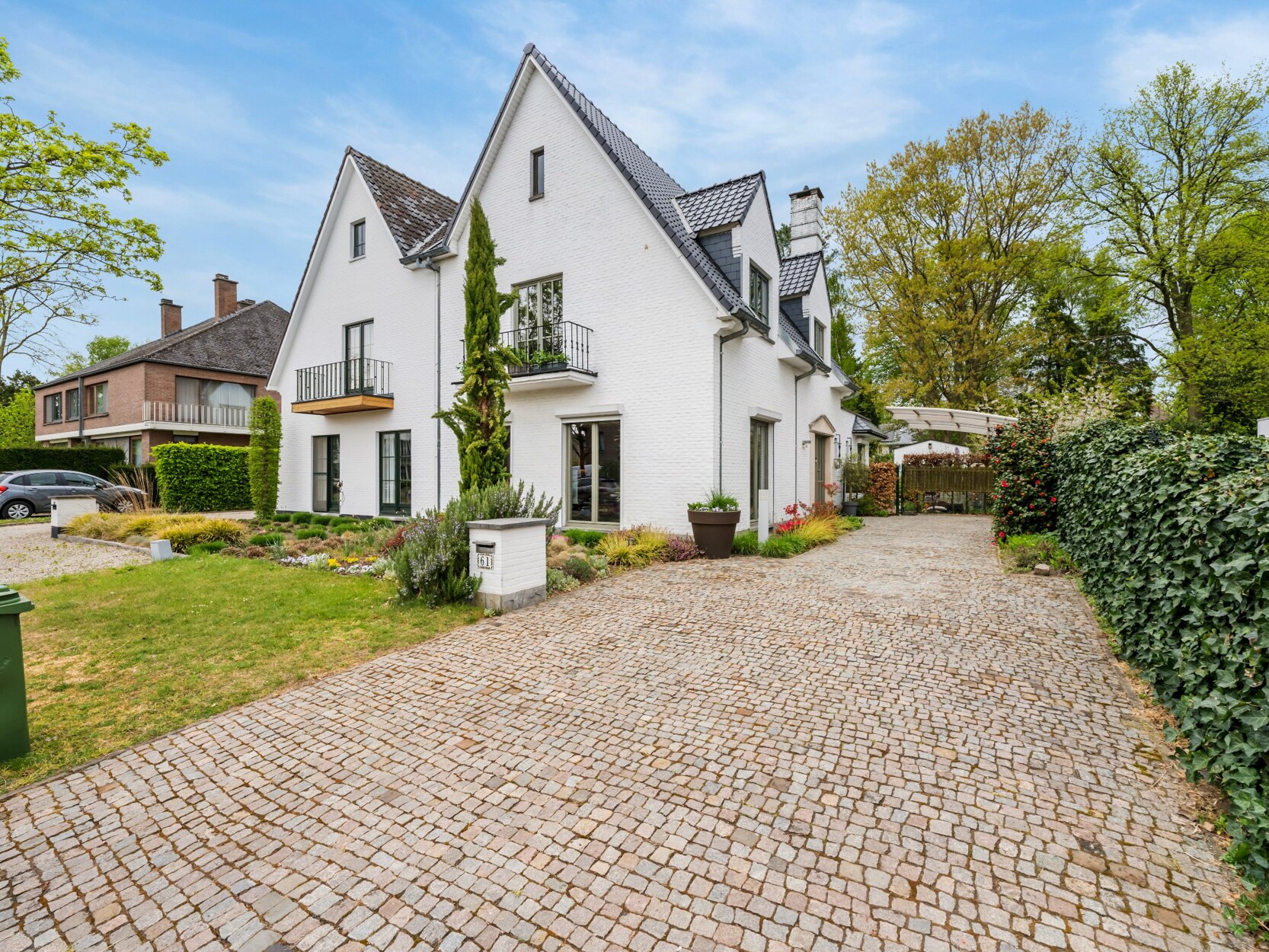 Charmante halfopen bebouwing in groene en residentiële omgeving