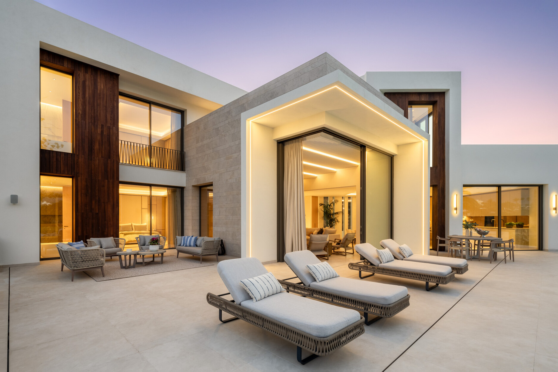 Sublieme moderne eerstelijns golfvilla vlakbij een golfbaan in Las Brisas Golf