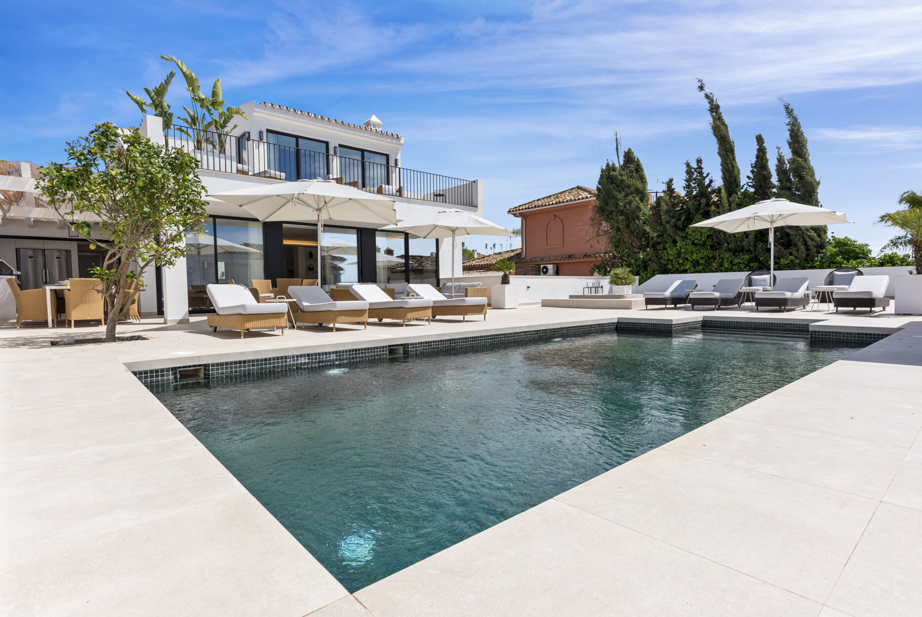 Moderne en lichte villa vlakbij het strand van Las Chapas