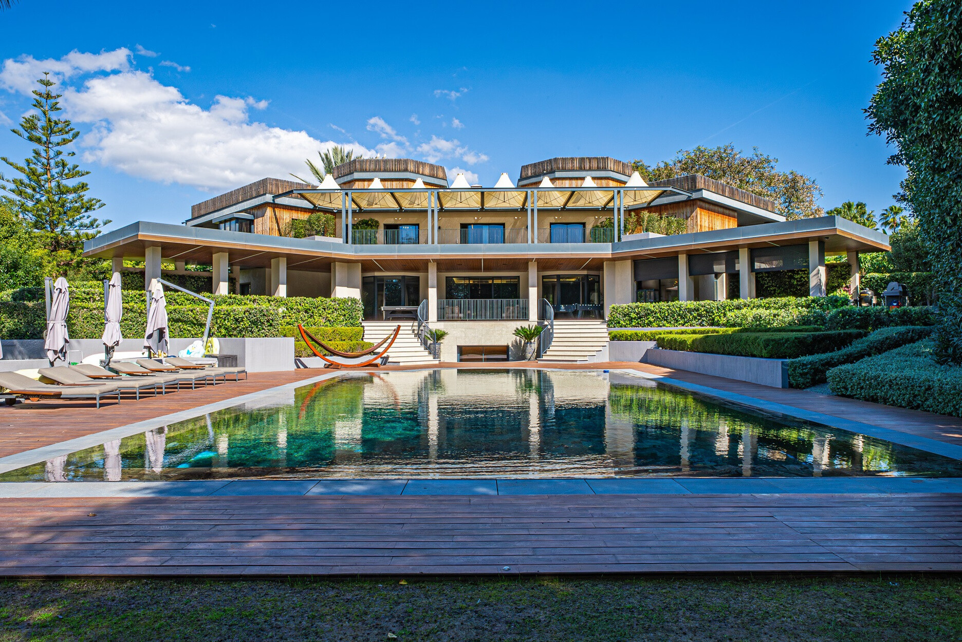 Exclusieve moderne villa aan de golfbaan in Guadalmina Baja