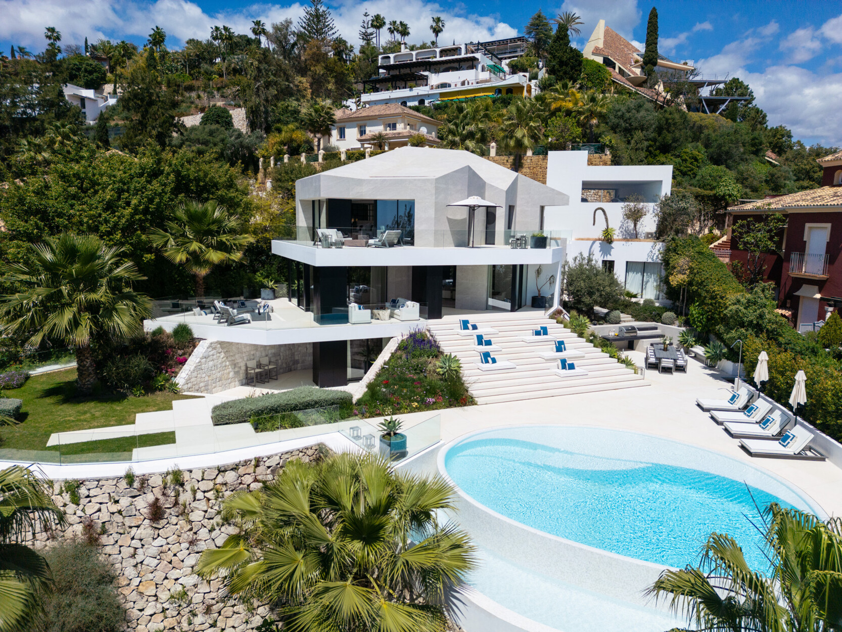 Ongelooflijke eigentijdse villa in El Herrojo Alto, Benahavís