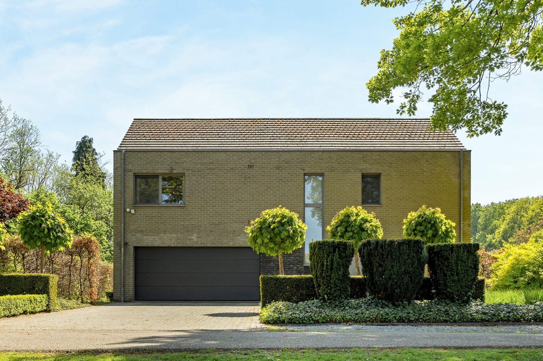 Moderne villa met 4 slaapkamers en inpandige garage op ca. 2.072 m² in Tessenderlo