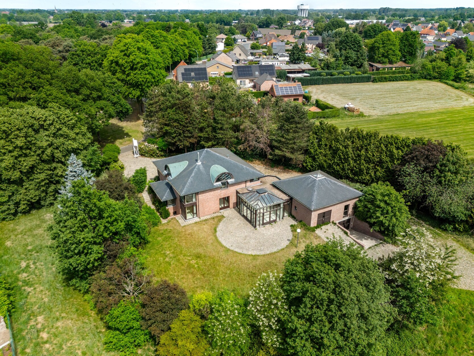 Stijlvolle villa met 4 slpks op perceel van 4.435 m² te Dessel