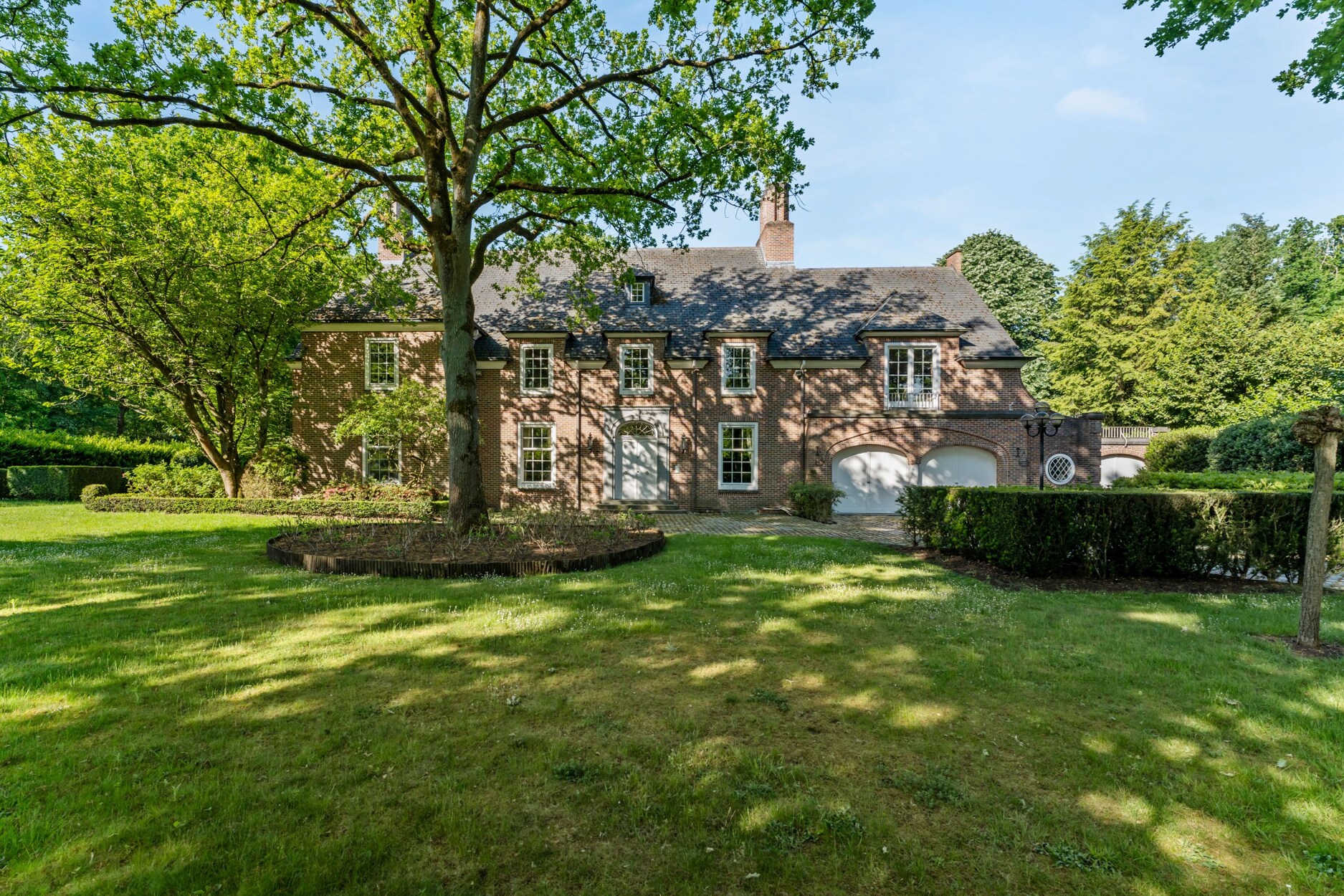 Architecturale Laporta-villa met 5 slpks, 3 badks op 5.233m²