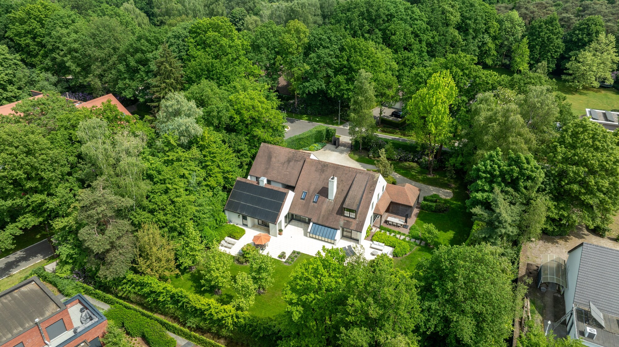 Hedendaags gerenoveerde villa in villawijk aan de rand van Turnhout/Merksplas