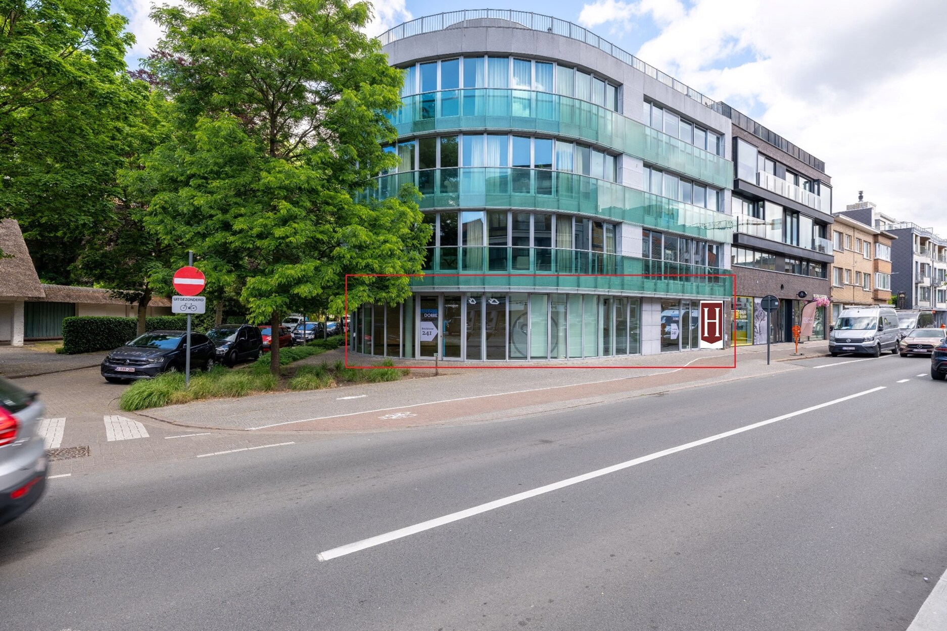 Uitstekend hoekgelegen handelspand van 351 m² op top-locatie