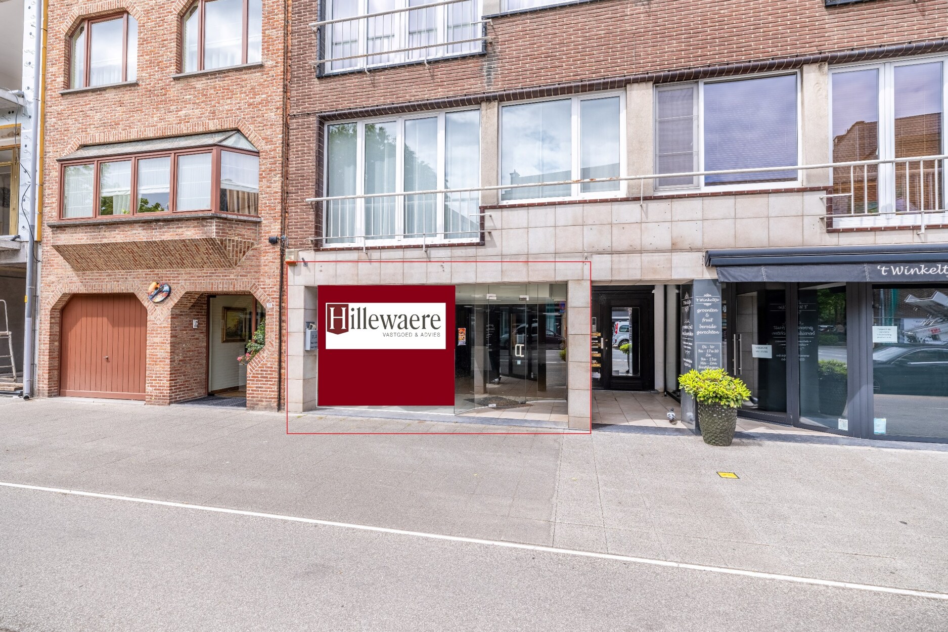 Commercieel handelsgelijkvloers van ca. 220m² op absolute toplocatie in Brasschaat!