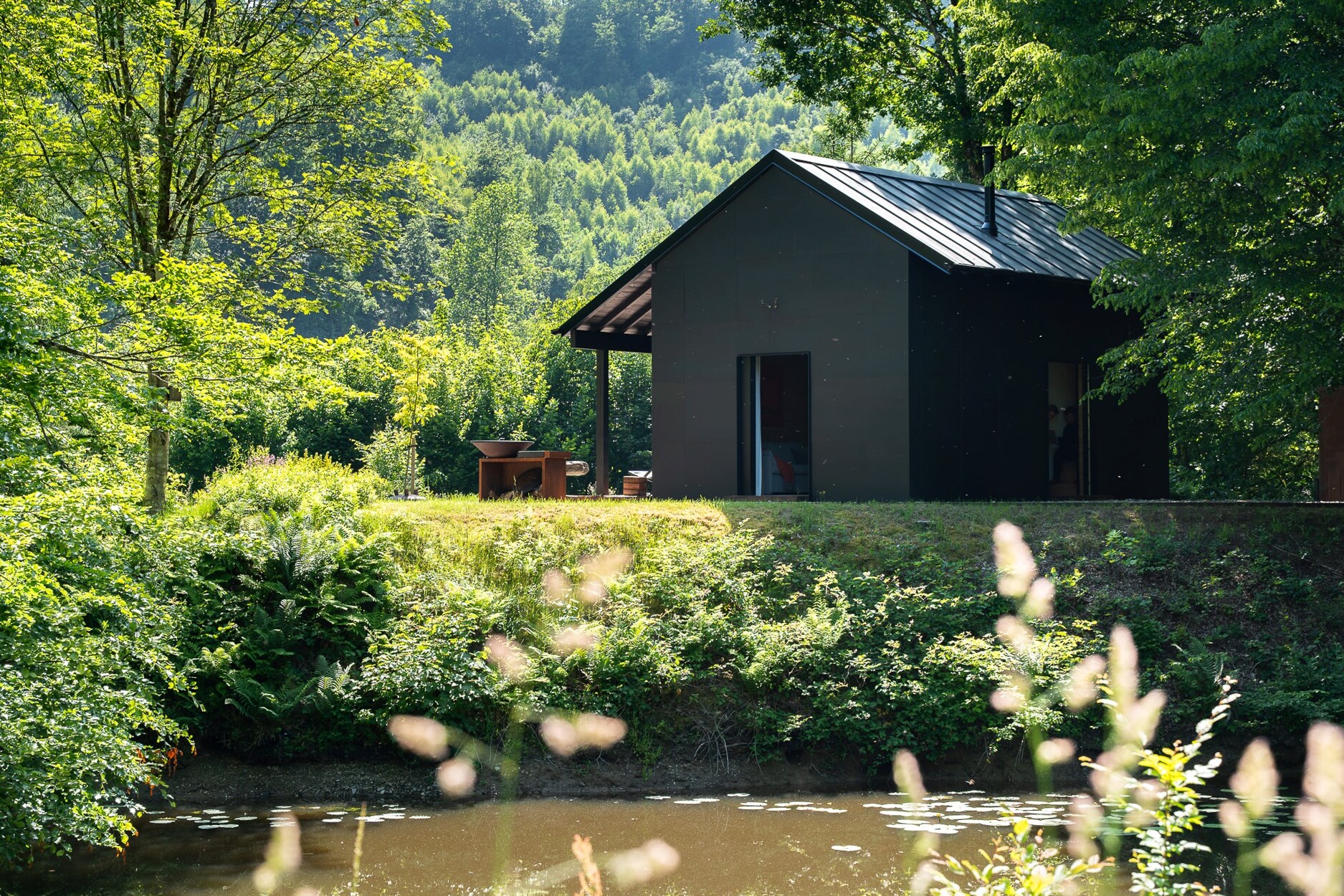 Bertrix - Hedendaagse tiny house op ±2ha privédomein