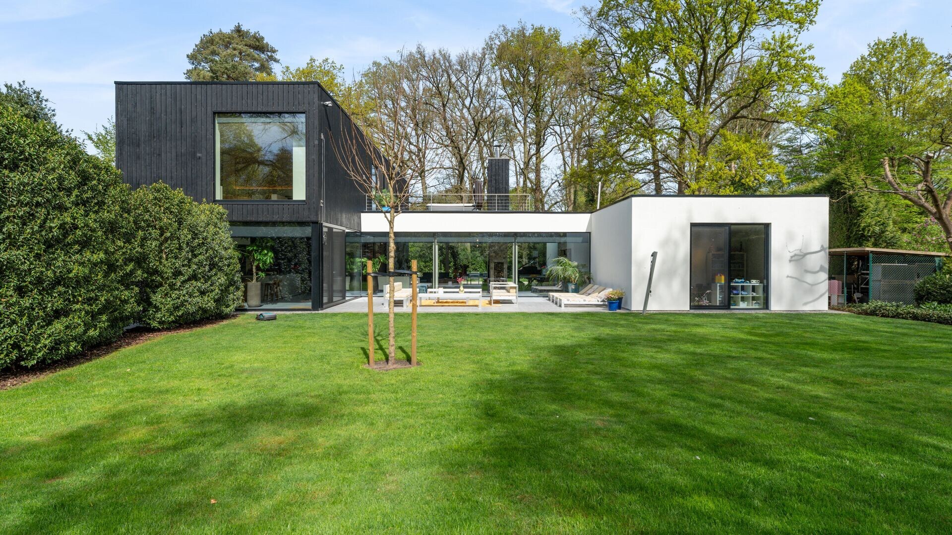 Stijlvolle en energiezuinige villa op 3434m² in Schotenhof 