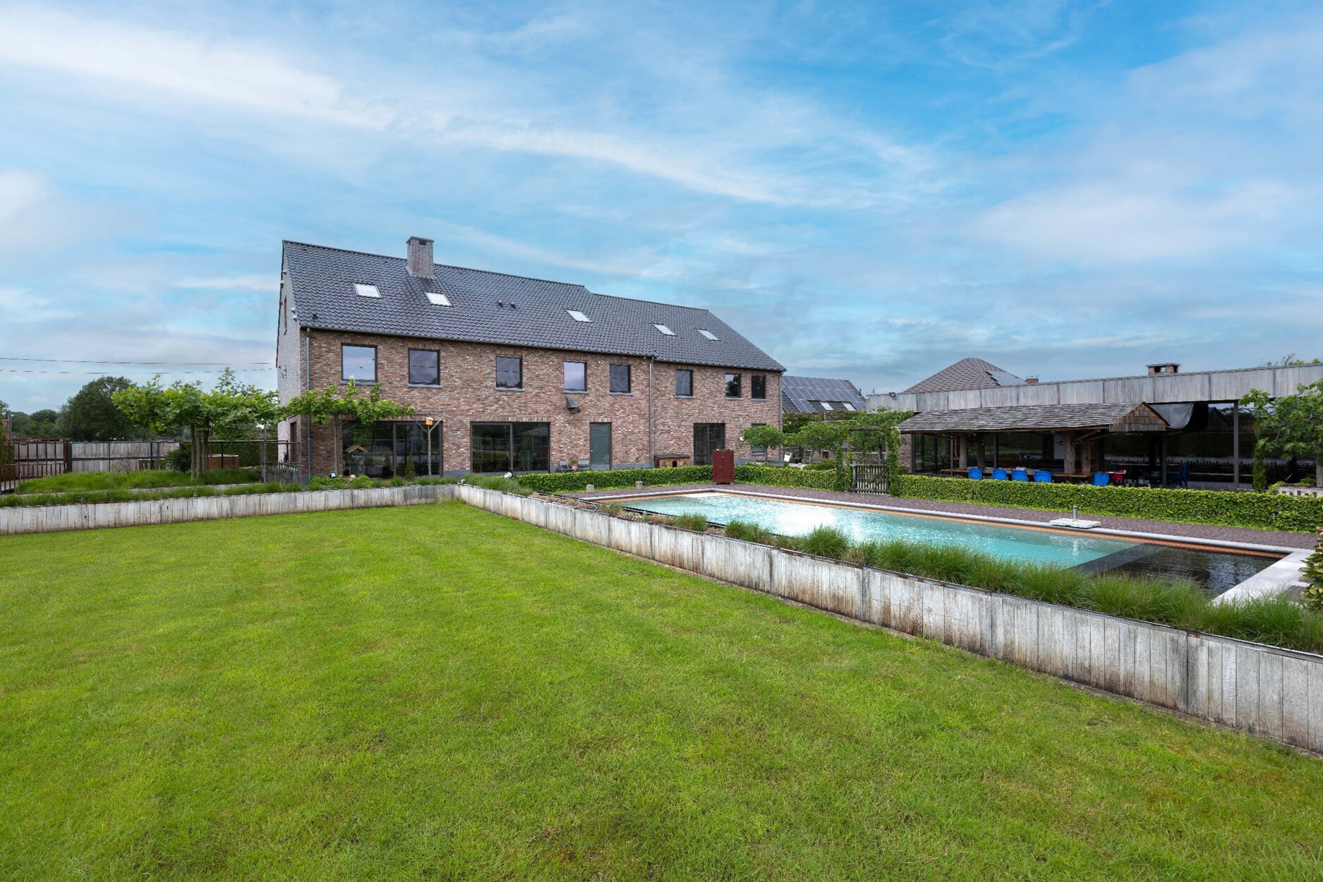 Exclusieve villa van 975m²  op een perceel van ca. 1,3 Ha